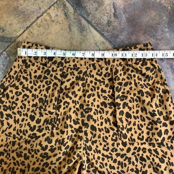 A New Day Women’s Animal Print Cheetah Shorts Size Medium - Picture 2 of 10